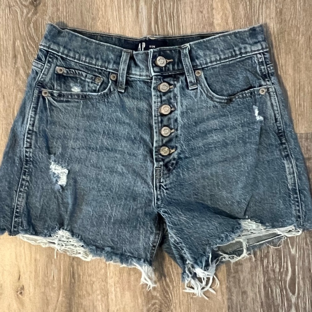 Gap denim high rise cheeky shorts in size 2/26 Medium Wash